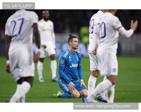 摩根力挺C罗被罚不公指责梅西同样动作却未受罚