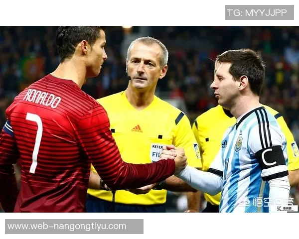 回顾17年前C罗首获金球奖梅西托雷斯紧随其后