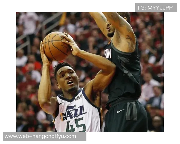 沃特森表现平平三分命中率仅三成贡献13分3板3助3帽却有三失误三犯规