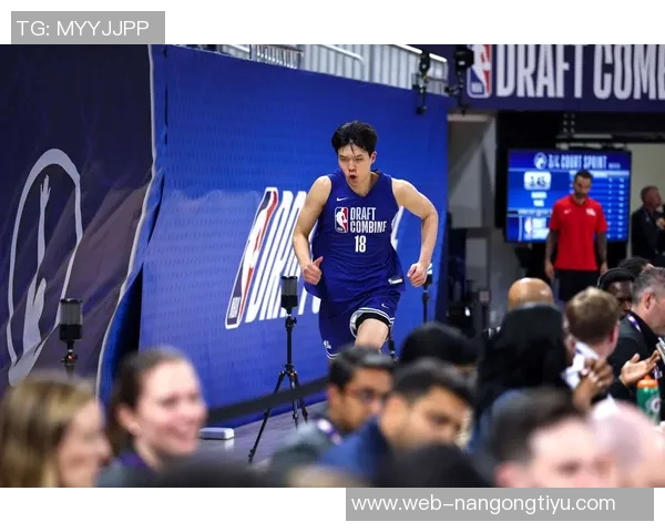 罗威飚中三分再度坐第一排杨瀚森与队友们欢乐庆祝瞬间回顾